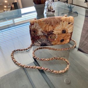 Floral gold quilted-bag